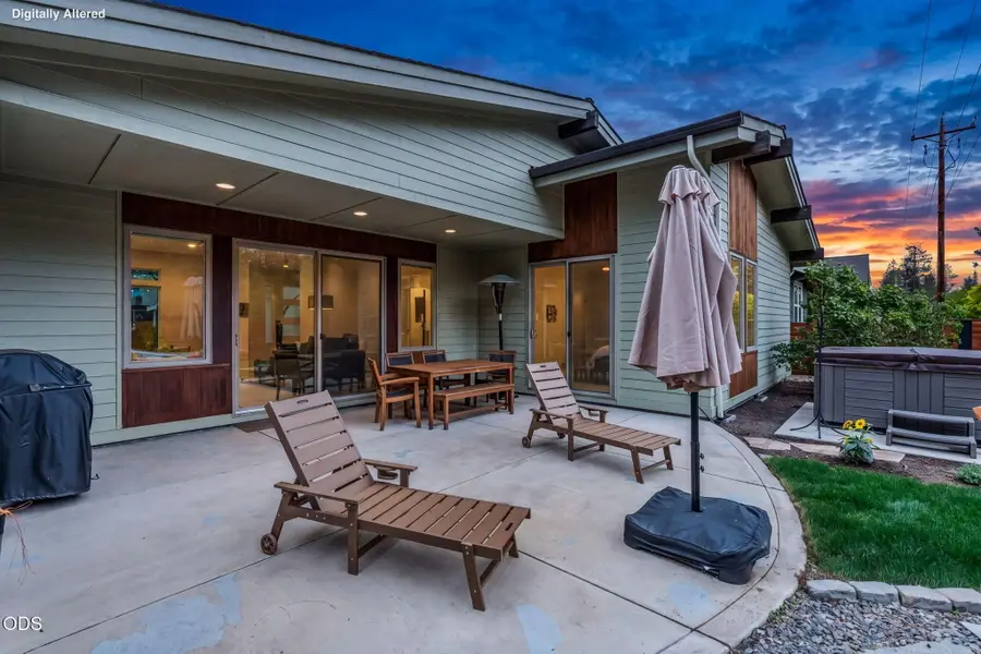 1057 N Forest Edge Drive, Sisters, OR 97759 - #3