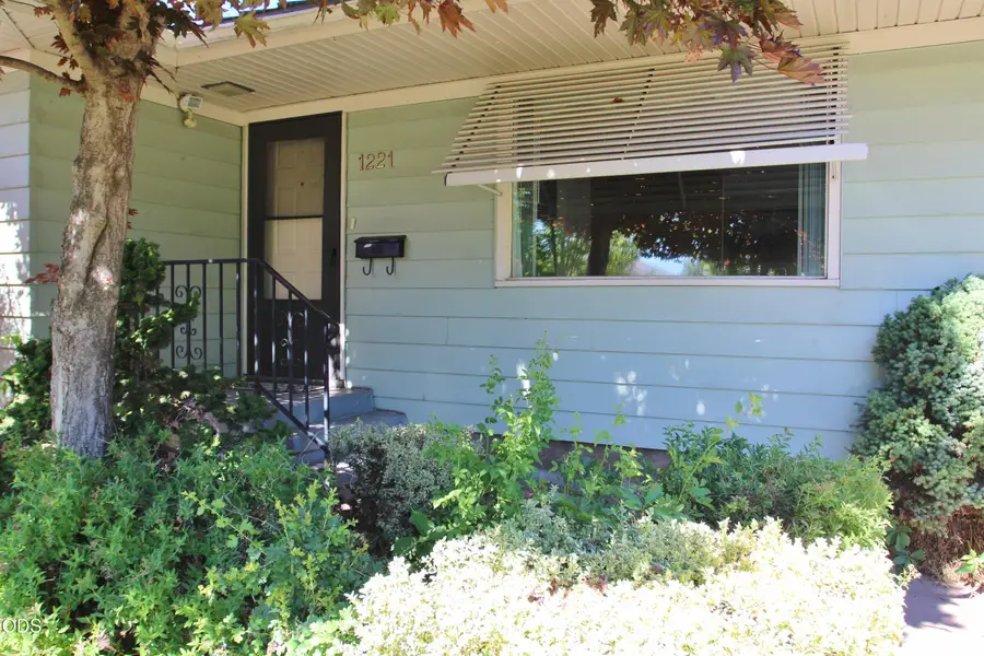 1221 N Eldorado Avenue, Klamath Falls, OR 97601 - #2