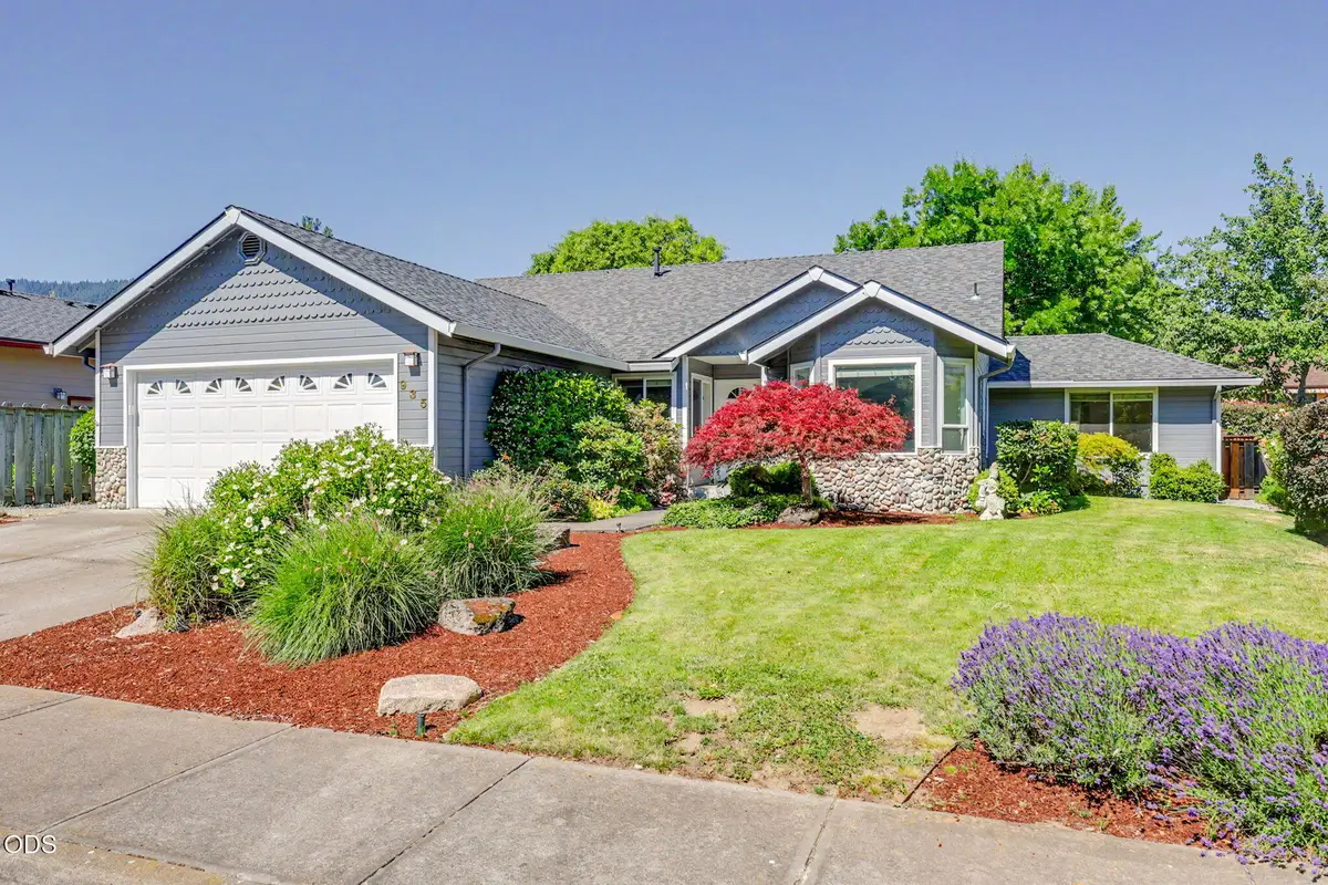 935 Cypress Point Loop, Ashland, OR 97520 - #1