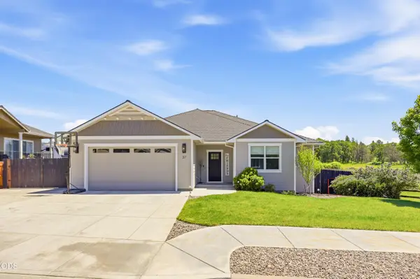 37 Terra Linda Court, Eagle Point, OR 97524