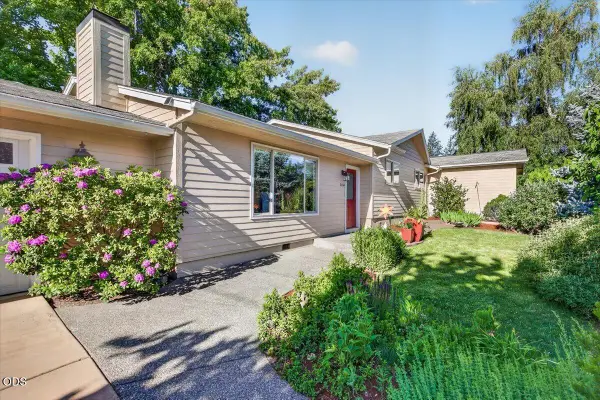 2334 Black Oak Way, Ashland, OR 97520