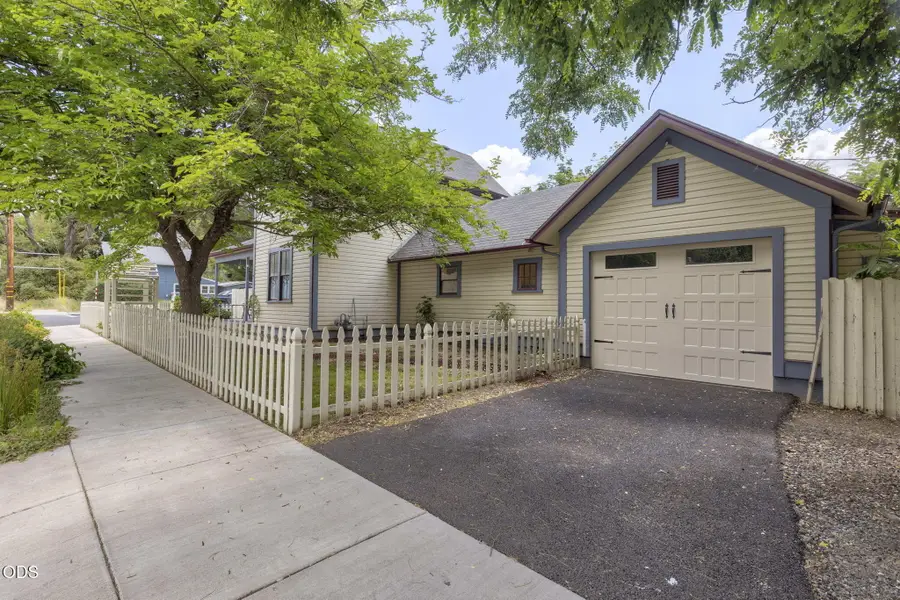 409 NW Dimmick Street, Grants Pass, OR 97526 - #2