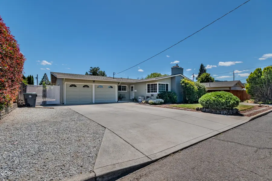 212 Windsor Way, Central Point, OR 97502 - #2