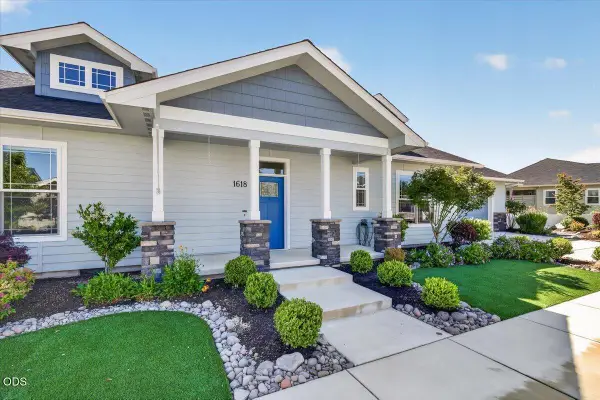 1618 River Run Street, Central Point, OR 97502