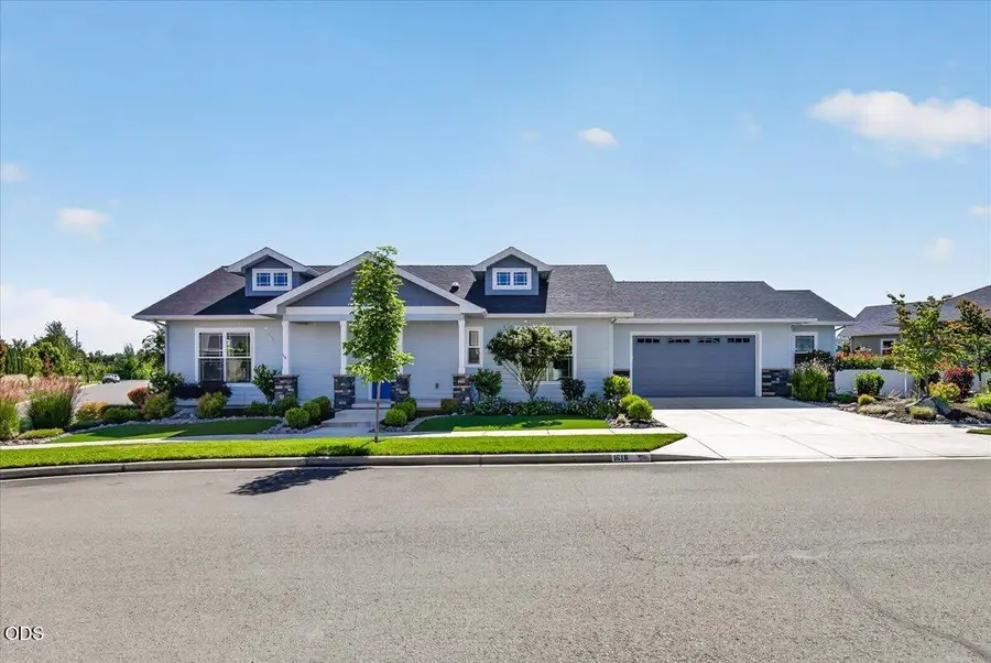 1618 River Run Street, Central Point, OR 97502 - #3