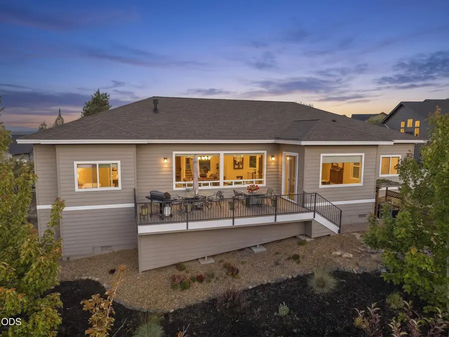 257 Highland Meadow Loop, Redmond, OR 97756 - #2