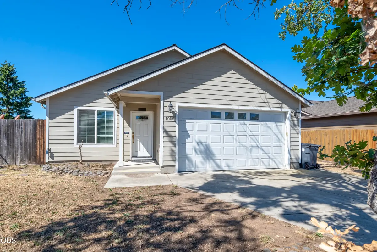 1005 N 10th Street, Central Point, OR 97502 - #1