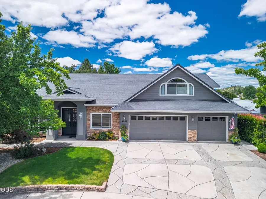 1085 Oak Grove, Eagle Point, OR 97524 - #2