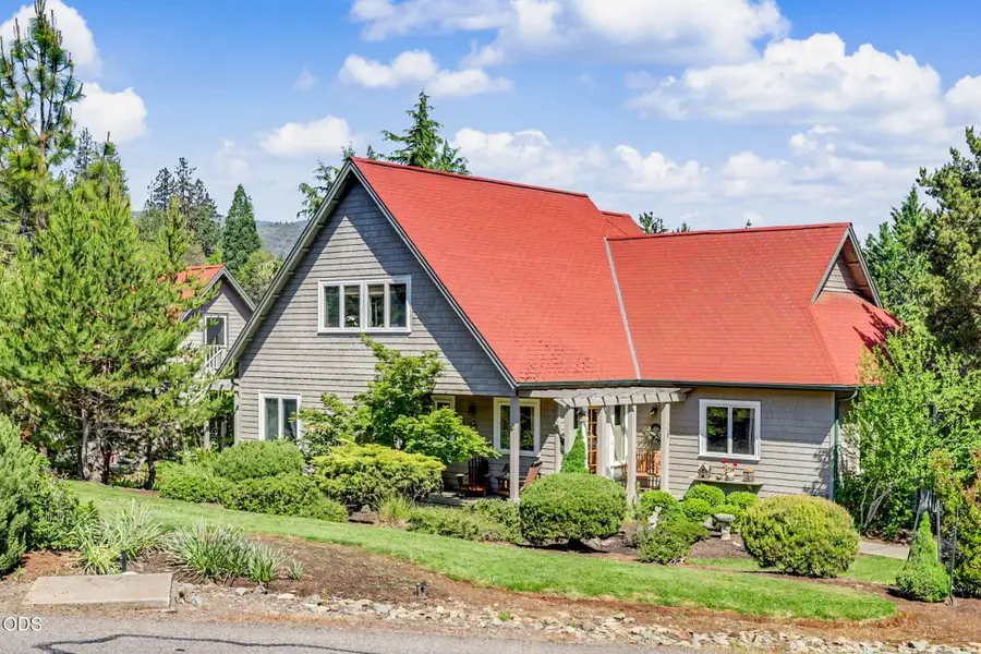 120 Wells Fargo Drive, Jacksonville, OR 97530 - #2