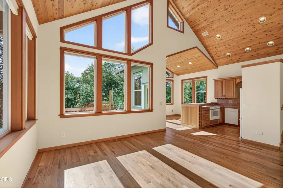 307 Hillcrest Street, Ashland, OR 97520 - #3