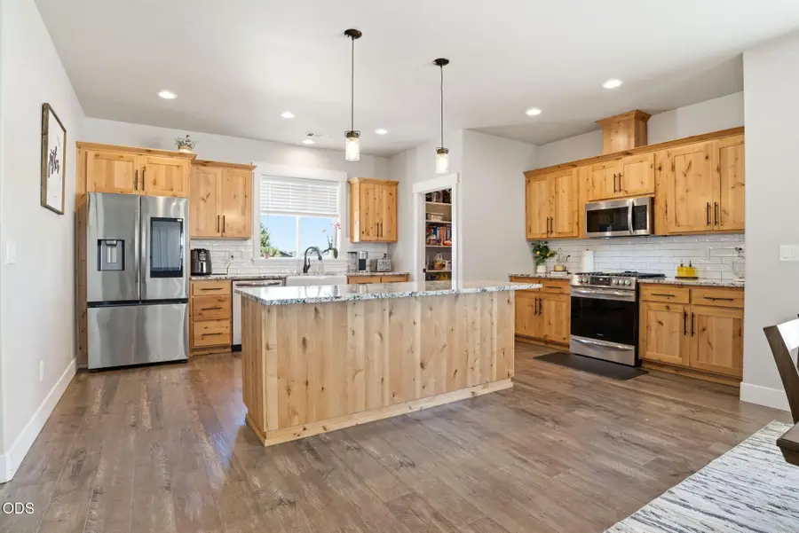 990 Win Way, Eagle Point, OR 97524 - #3