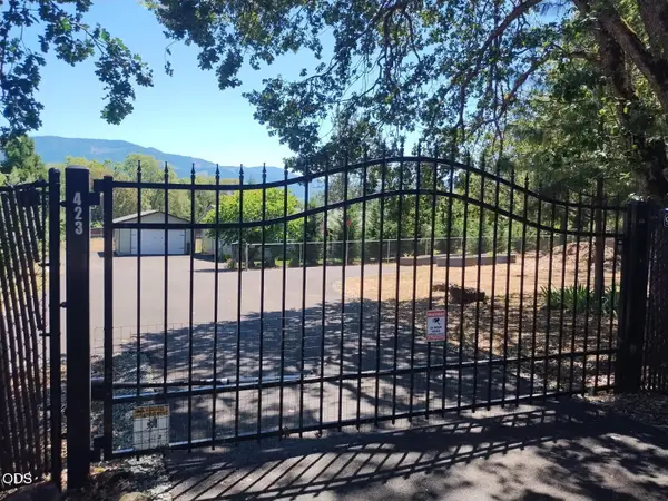 423 E Glenwood Street, Grants Pass, OR 97527
