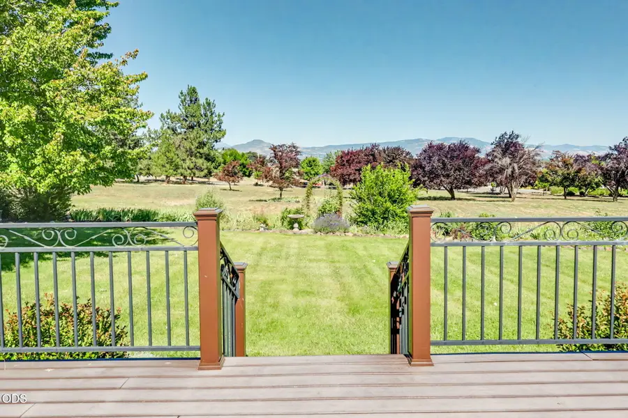 3939 Tami Lane, Central Point, OR 97502 - #3