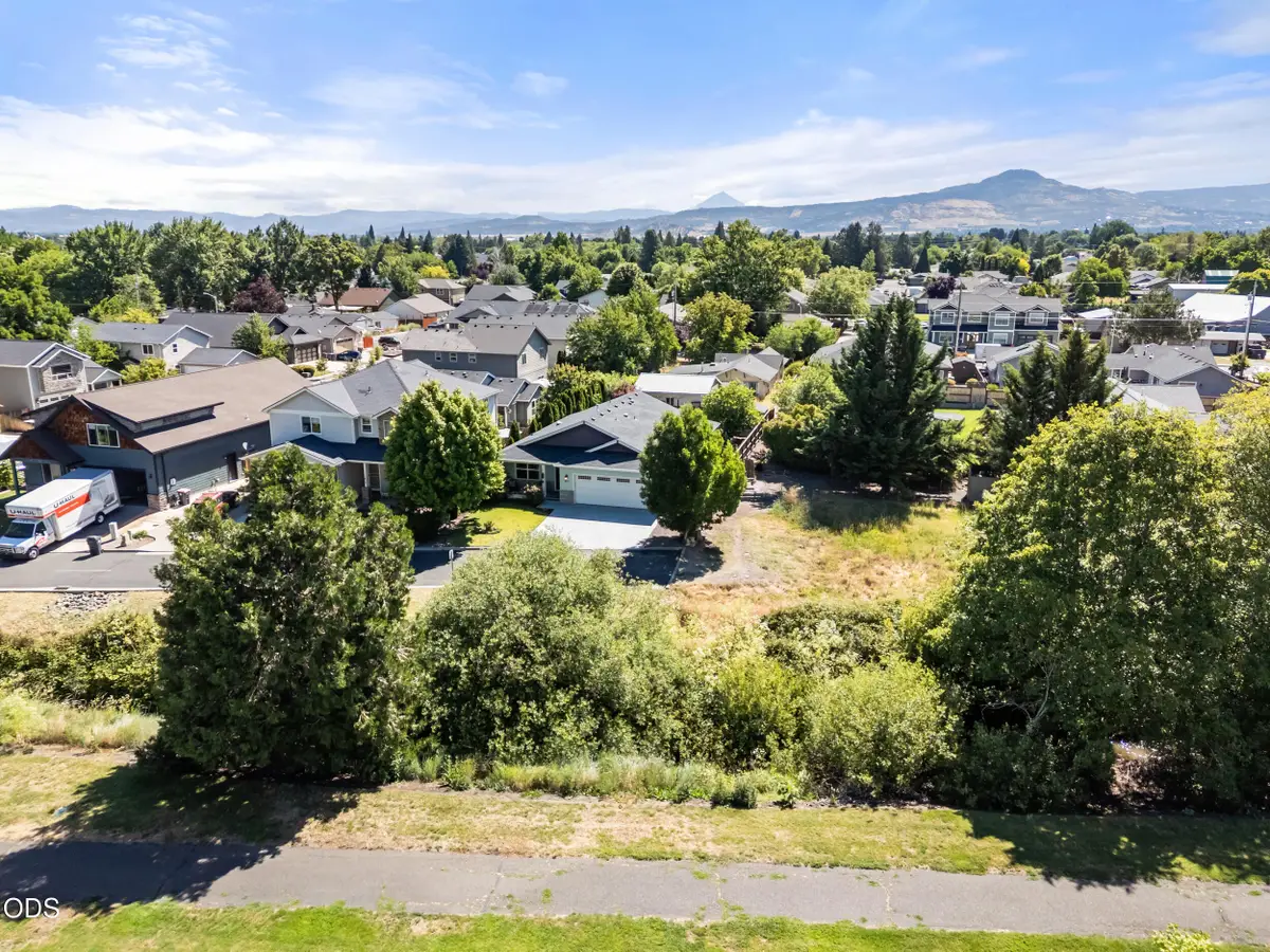 887 Holley Way, Central Point, OR 97502 - #1