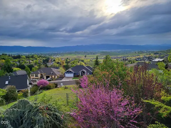 1403 Highcrest Drive, Medford, OR 97504