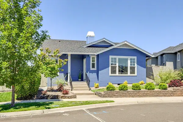 3831 Creek Mont, Medford, OR 97504