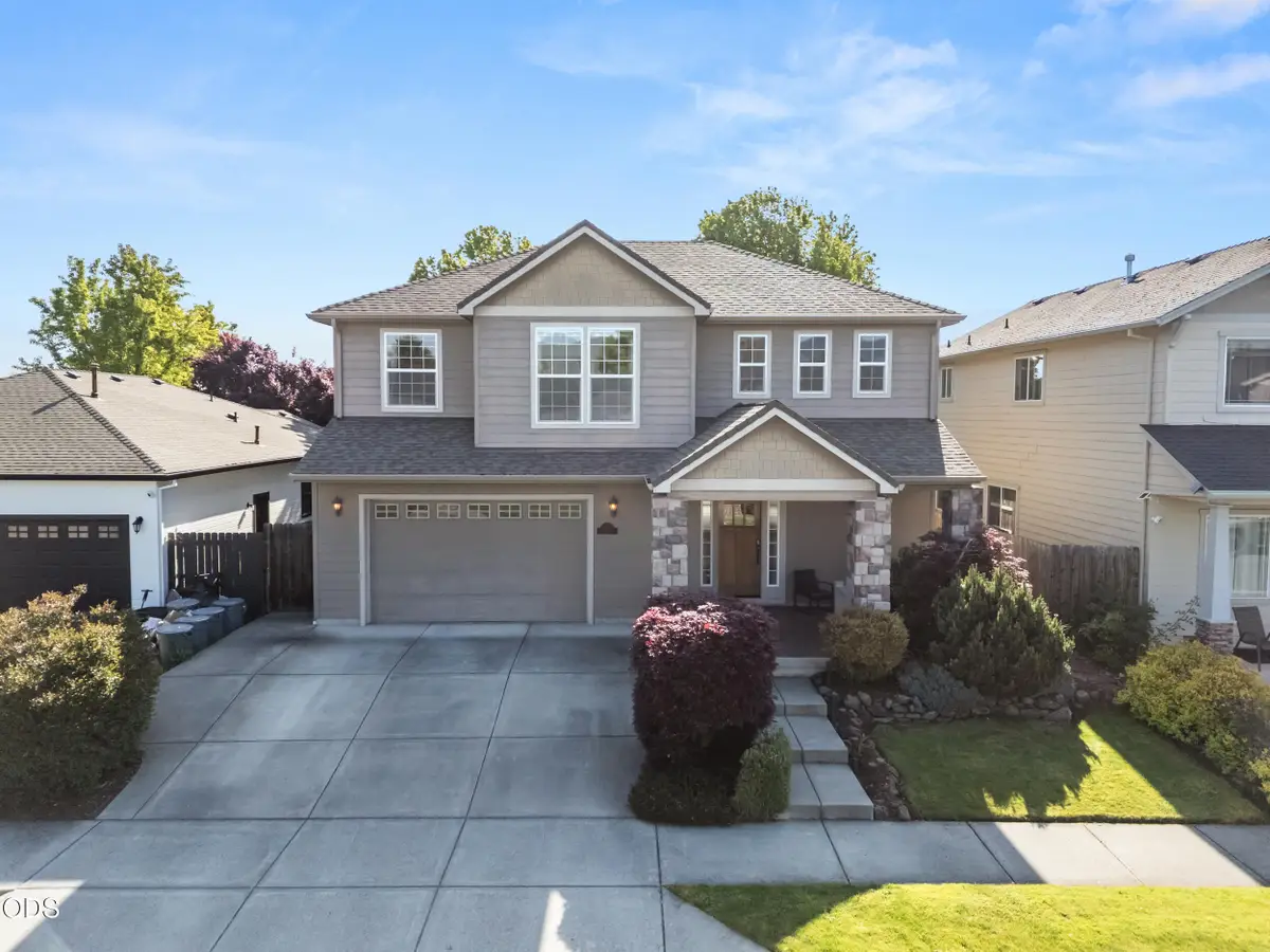 711 Isherwood Drive, Central Point, OR 97502 - #1