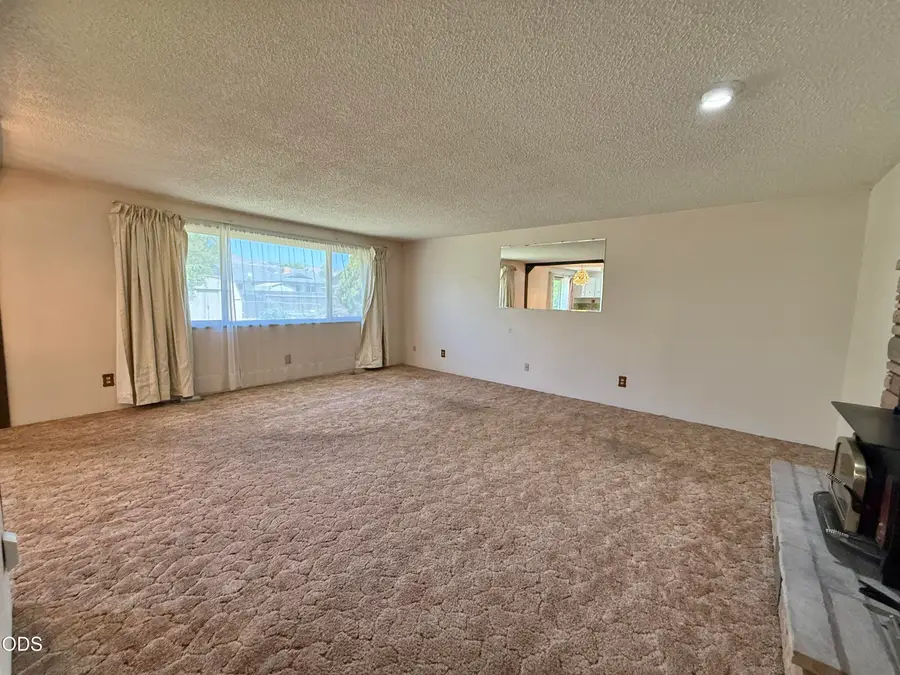 5119 Barry Avenue, Klamath Falls, OR 97603 - #3