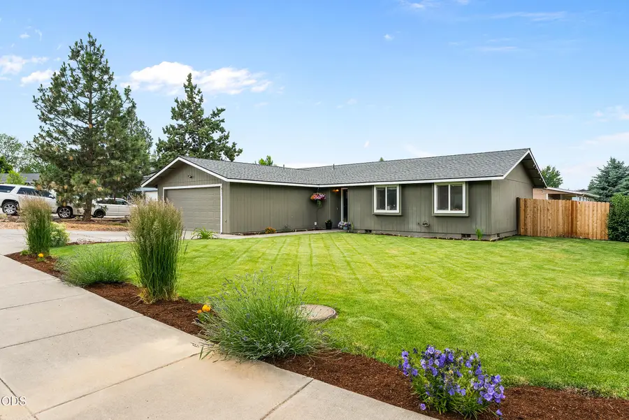 833 NW Maple Court, Redmond, OR 97756 - #2