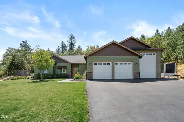 125 Mckenzie Ridge Road, Grants Pass, OR 97526