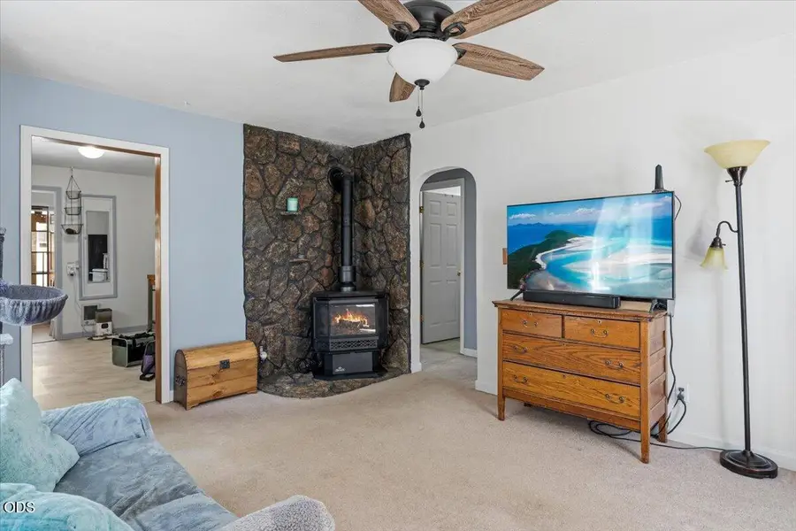 303 NW Birch Avenue, Redmond, OR 97756 - #2