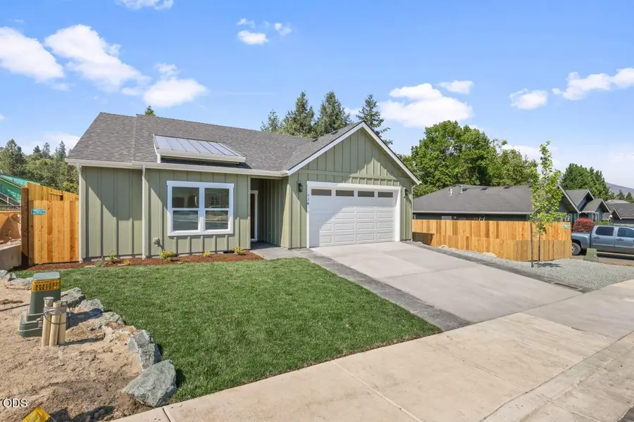 776 Kendall Drive, Grants Pass, OR 97527 - #2