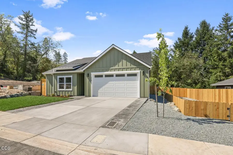 776 Kendall Drive, Grants Pass, OR 97527 - #3