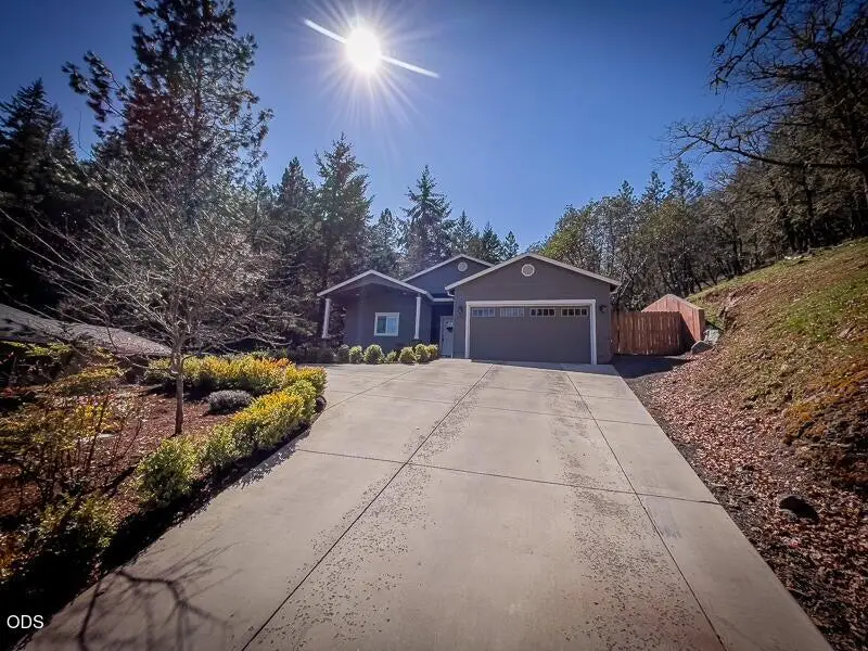 250 Oak Knoll, Jacksonville, OR 97530 - #2