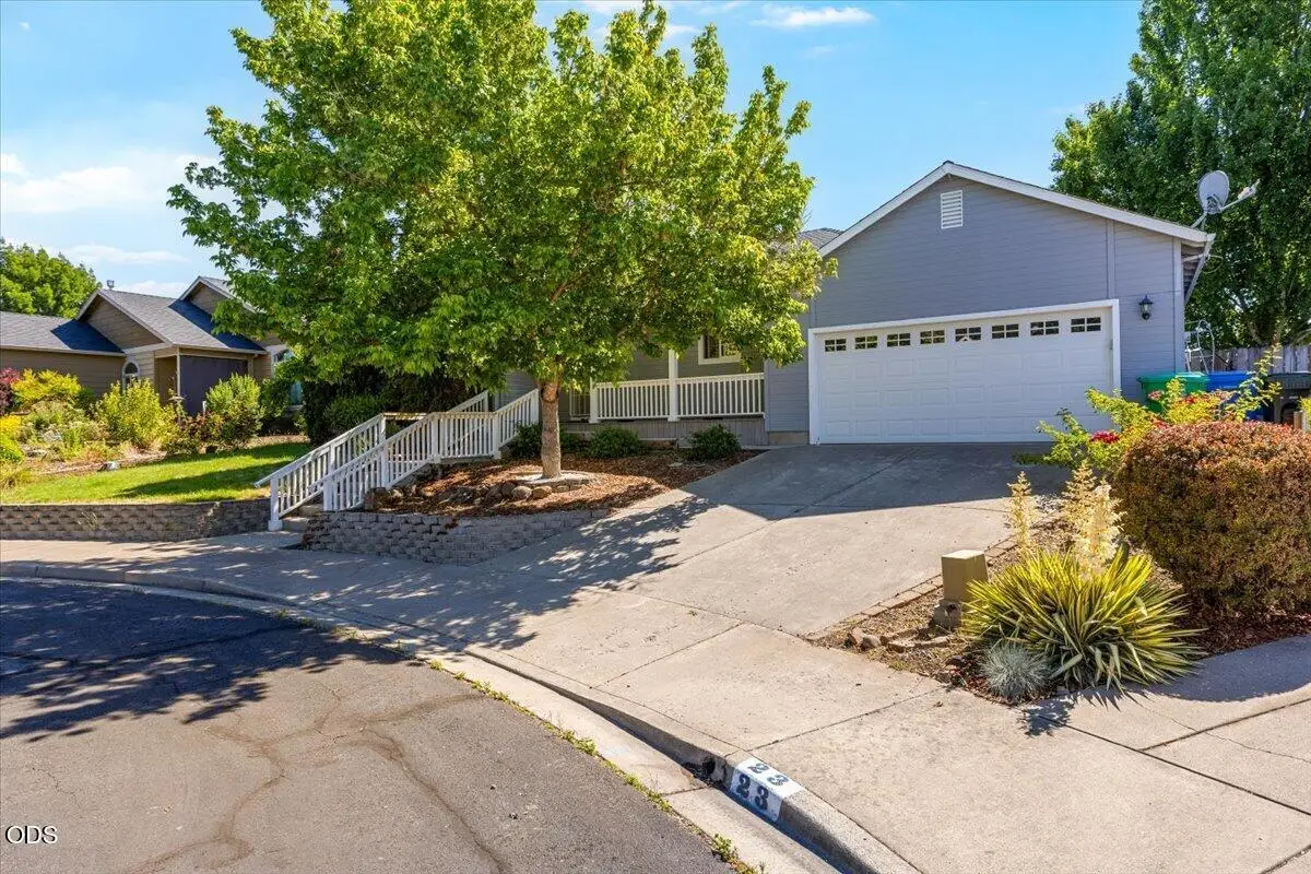 17 Meadowfield Circle, Eagle Point, OR 97524 - #1