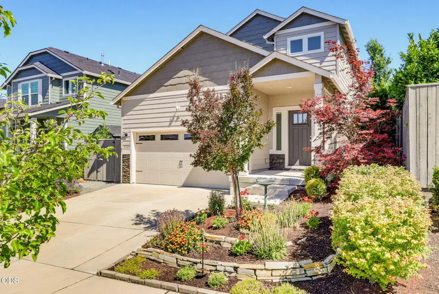 3727 Sidney Way, Medford, OR 97504 - #2