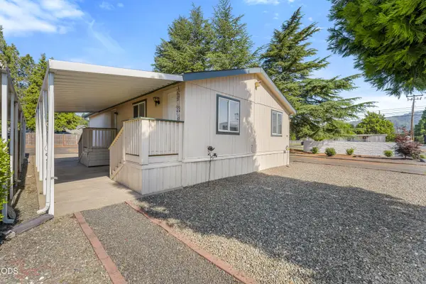 750 Roguelea Lane, Grants Pass, OR 97526