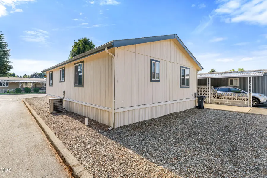 750 Roguelea Lane, Grants Pass, OR 97526 - #3