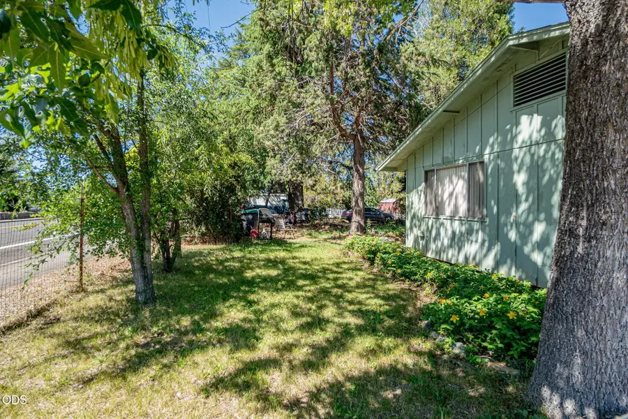 450 Grand Avenue, Central Point, OR 97502 - #2