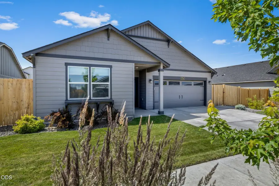 1734 NW Varnish Avenue, Redmond, OR 97756 - #2