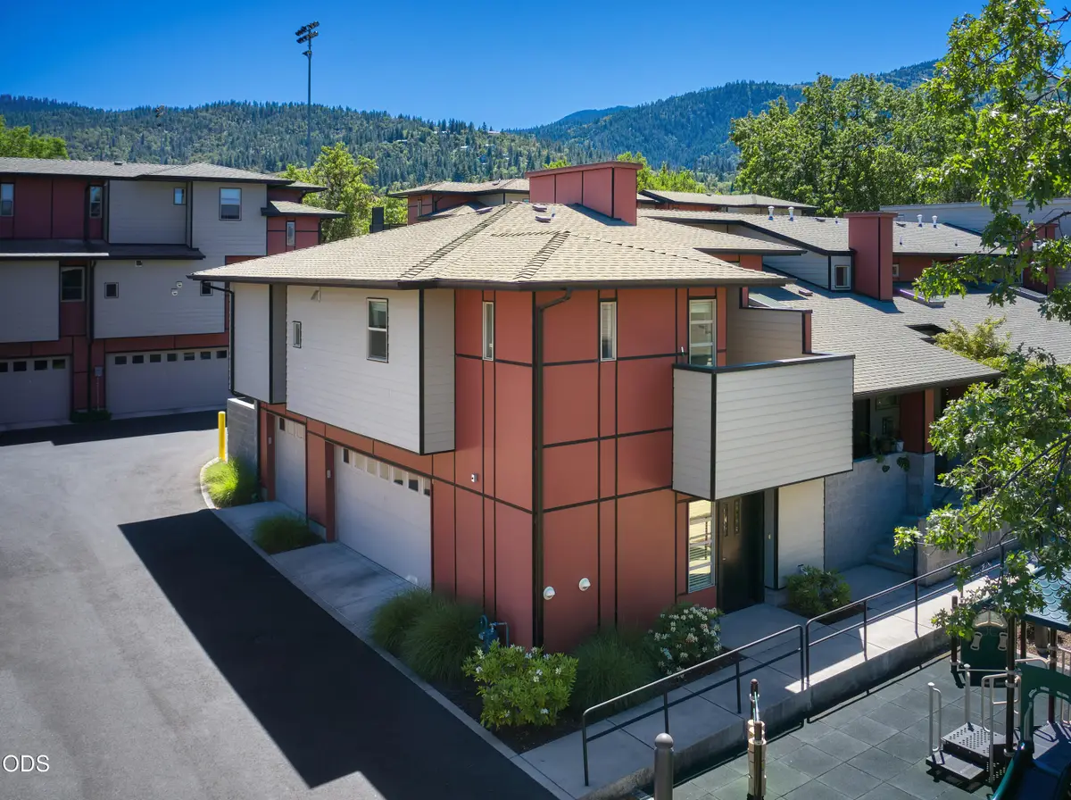 61 S Mountain Avenue, Ashland, OR 97520 - #1