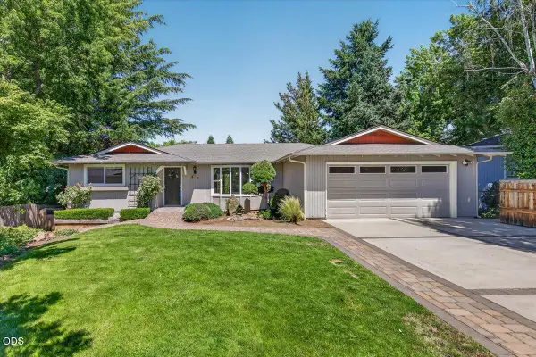 416 Piccadilly Circle, Medford, OR 97504