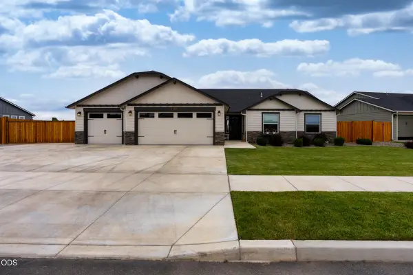 3375 NW Canyon Drive, Redmond, OR 97756