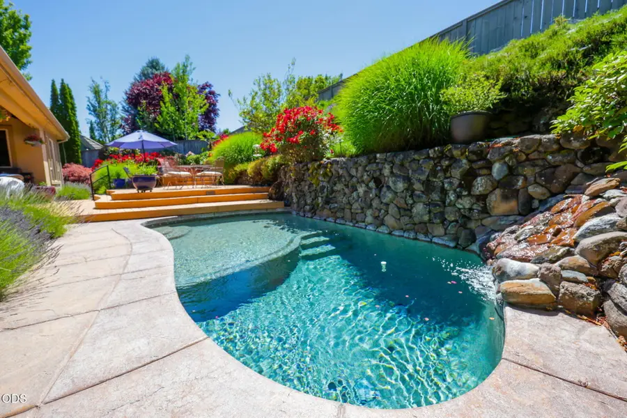635 Seventh Fairway Drive, Medford, OR 97504 - #2