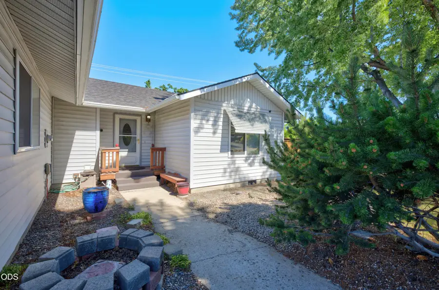 854 SW 23rd Court, Redmond, OR 97756 - #3