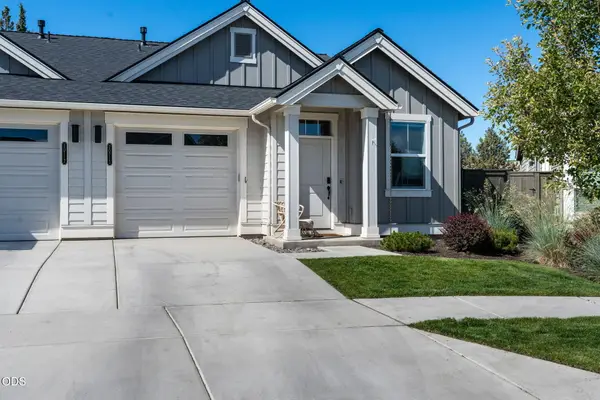 20713 SE Iron Horse Lane, Bend, OR 97702