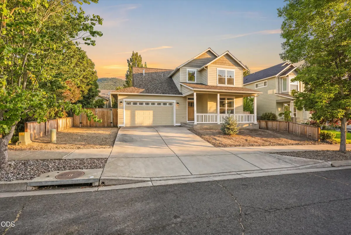 1852 Summer Place, Talent, OR 97540 - #1