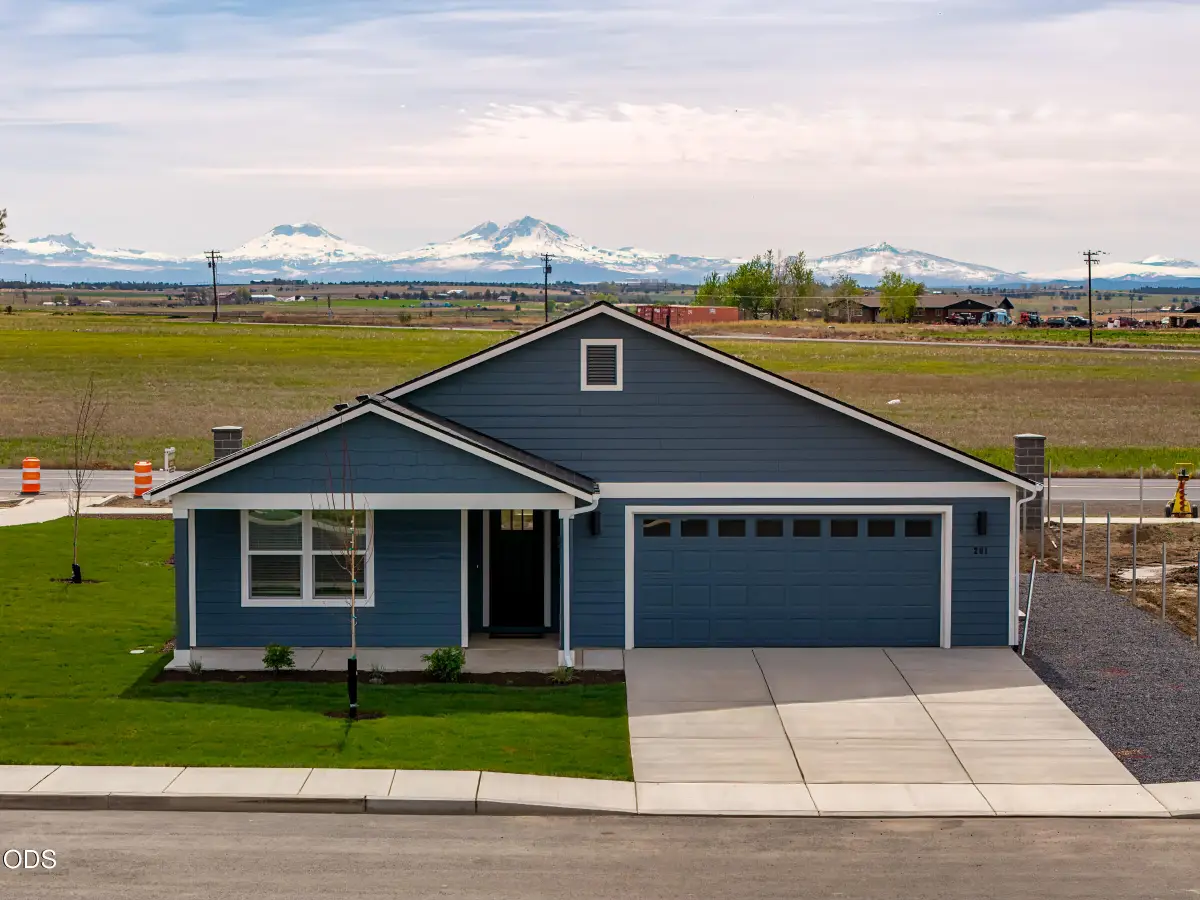 201 SE Peppermint Loop, Culver, OR 97734 - #1
