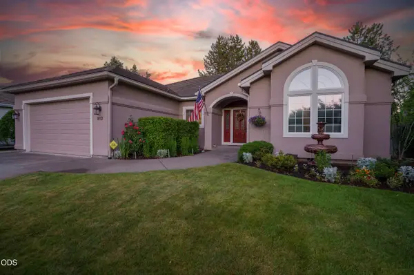 912 Mountain View Drive, Medford, OR 97504