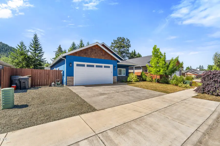 2113 SE Kayleigh Way, Grants Pass, OR 97526 - #2