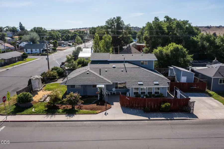 248 SE 10th Street, Madras, OR 97741 - #2