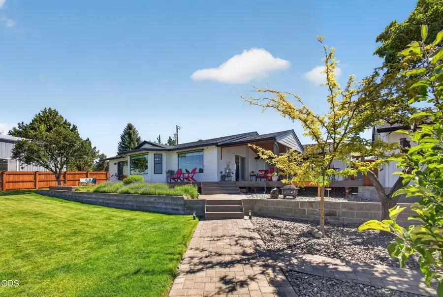 4627 SW Yew Avenue, Redmond, OR 97756 - #2