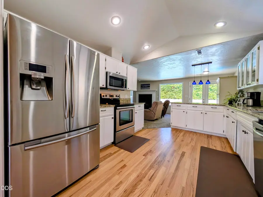 2749 Brookside Drive, Medford, OR 97504 - #2
