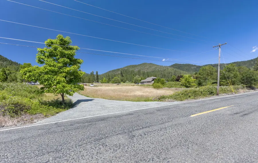 476 NW Scenic Drive, Grants Pass, OR 97526 - #3