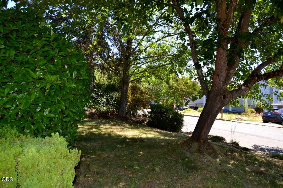 1014 NE Pepperwood Drive, Grants Pass, OR 97526 - #3