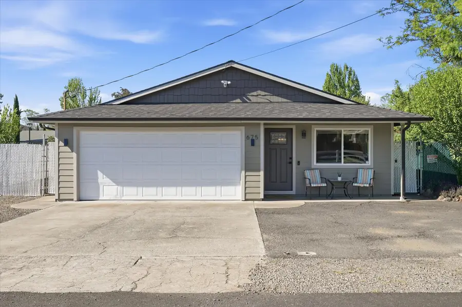 675 Berrydale Avenue, Medford, OR 97501 - #3